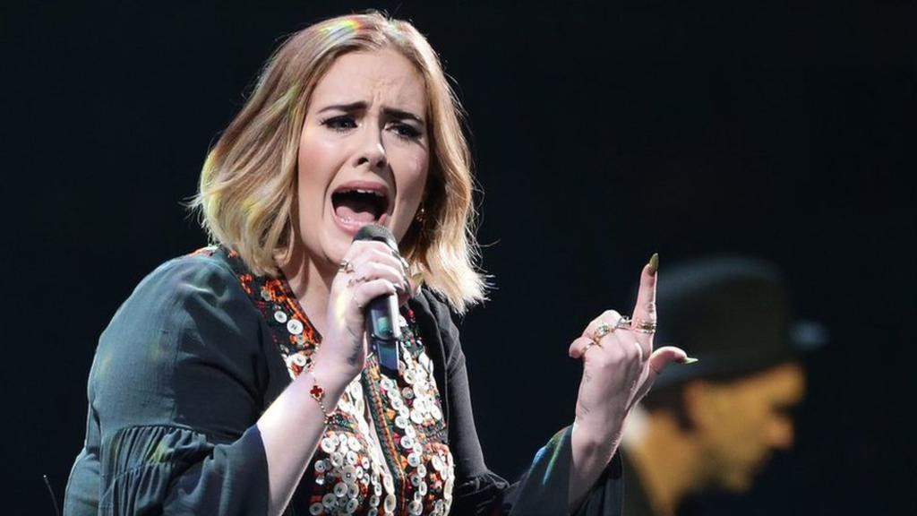 La cantante Adele habla sobre la depresión posparto que sufrió tras el nacimiento de su hijo Angelo